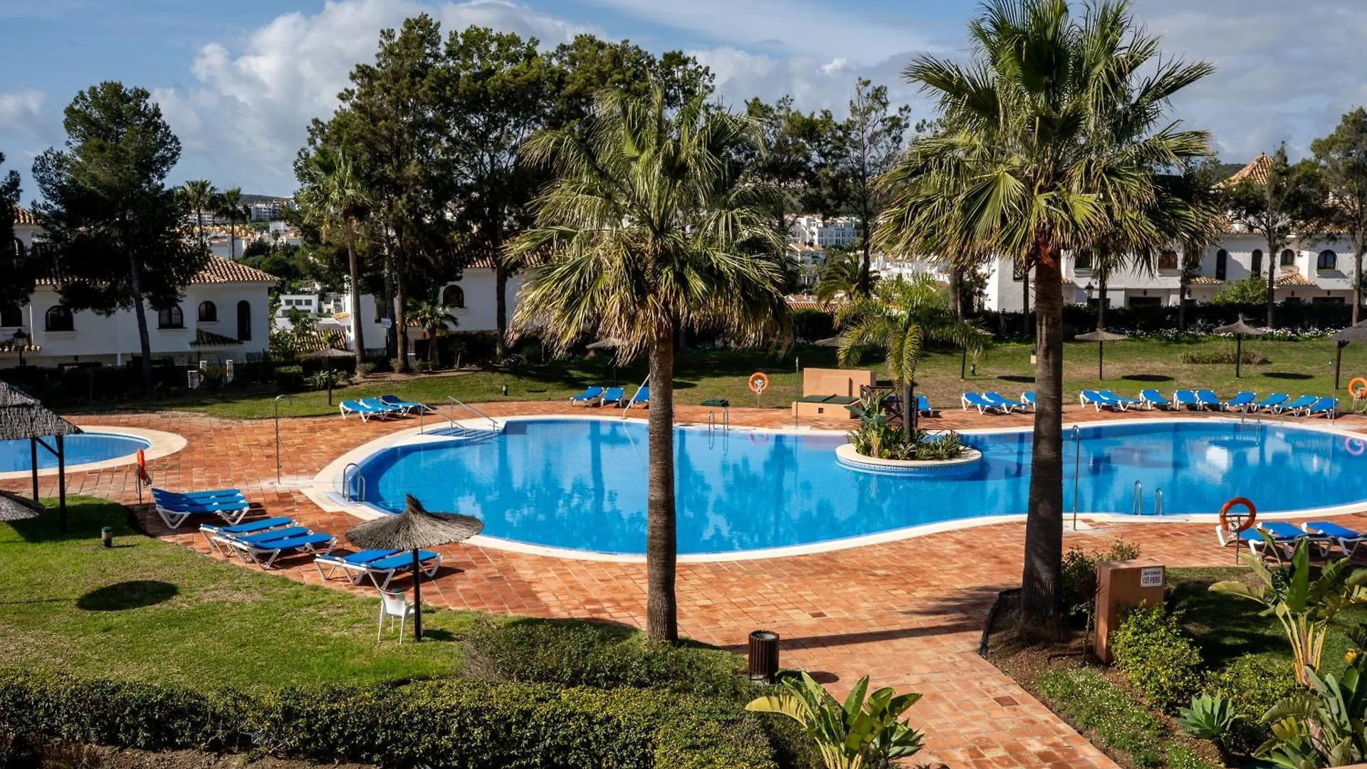 Sea View Apartment With Great Terrace And 4 Pools - Duquesa Suites 430 مانيلفا